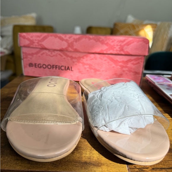 US 7 Fits like a 6 • Flat Slides
• Canvas Material
• Striped Design
• PVC Strap - Picture 6 of 6